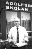 Rektor utanför Adolfsbergsskolan, 1990