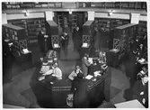 Utlåningsdisken på Örebro Stadsbibliotek på Fabriksgatan, 1932