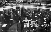Utlåningshallen på Örebro Stadsbibliotek på Fabriksgatan, 1932 efter