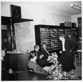 Mötesdeltagare på Örebro Stadsbibliotek på Fabriksgatan, 1940-tal