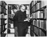 Besökare på biblioteket i Baronbackarna, 1960