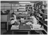 Bibliotekarier i arbete på Stadsbiblioteket på Fabriksgatan, 1960