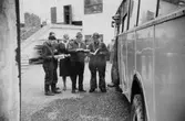 Besök vid bokbuss i Basttjärn, 1964 ca