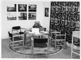 Runt bord i biblioteksfilialen i Tybble Centrum, 1961 ca