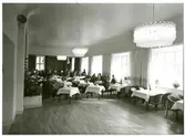 Interiör av restaurang med gäster, Västerås.