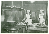 Västerås.
Två kvinnor i köket på Restaurant Klippan, 1920-talet.