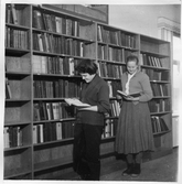Vuxenavdelningn i Ekeby och Gällersta Folk- och Skolbibliotek i Ekeby Kyrkskola, 1955