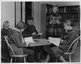 Studiebord i Guldsmedshyttans Folkbibliotek i Storå, 1955