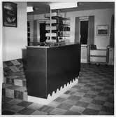 Utlåningsdisken i Laxå Folkbibliotek, 1955