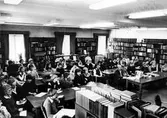 Läsesalen på Örebro Stadsbibliotek på Fabriksgatan, 1970-tal