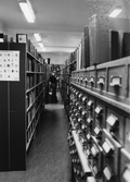 Katalogskåp i facksalen på Örebro Stadsbibliotek på Fabriksgatan, 1980