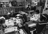 Katalogavdelningen på Örebro Stadsbibliotek på Fabriksgatan, 1980