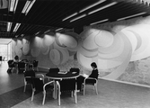Läsesal på Örebro Stadsbibliotek på Näbbtorgsgatan, 1981