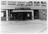 Entré till Örebro Stadsbibliotek på Näbbtorgsgatan, 1981