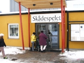 Entrén till kooperativet Skådspelet i Baronbackarna. 2006