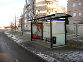 Busshållplats vid sportcentrat Backahallen i Norra Ladugårdsängen, 2005-11-21