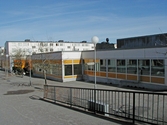 Baksidan av Markbackens centrum, 2004-04-22