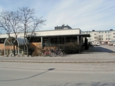 Fritidsgårdens entré i Markbackens centrum, 2004-04-22