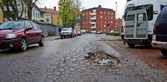 Potthål i gatan vid Venavägen 21, 2010-10-26