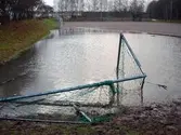 Hagaskolans översvämmade bollplan i Oxhagen, 2006-12-06