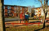 Lekplats på en gård i Varberga, 2006-11-09