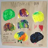 Barnteckningar på cykelhjälmsdag i Varbergaparken, 2012-05-05