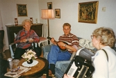 Anders spelar på mandolin, 1991