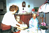3-års jubileum på Lyckträffen firas med tårta,1991