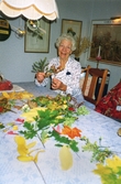 Greta gör tavla av höstlöv, 1995
