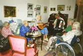 Musikstund på boendet, 1994