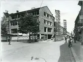 Västerås, Smedjegatan.
Konsumhuset vid Stora torget under byggnad. 1937.