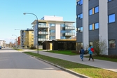 Nybyggnda hus längs Karlsdalsallén, Sörbyängen, 2016-04-11