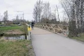 Bro över Bygärdesbäcken vid Pappersbruksallén, 2016-05-09