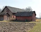 Gamla ekonomibyggnader i Vallby, 2016-04-13