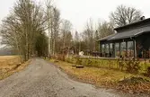 Hus och grusväg i Törsjö, 2016-04-05