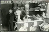 Västerås.
Interiör från okänd frukt- och konfektyraffär, c:a 1930-tal.