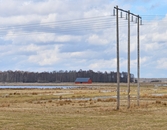 Luftledningar och lada vid Ormestaängarna, Oset, 2016-03-29