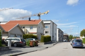 Bostadshus och byggkranar i Rynninge, 2016-05-17