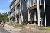Nybyggt trevåningshus i Rynninge, 2016-05-17