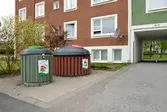 Avfallscontainers vid Hjalmar Bergmans väg 26-32, 2016-05-19