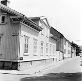 Byggnad i hörnet Drottninggatan - Västra Ringgatan.