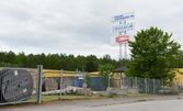 Hög företagsskylt vid Vattenverksgatan 7, 2016-05-26