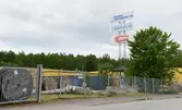 Hög företagsskylt vid Vattenverksgatan 7, 2016-05-26