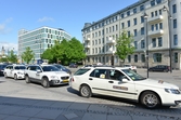 Taxibilar vid Örebro Centralstation, Östra Bangatan 1, 2016-05-25