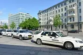 Taxibilar vid Örebro Centralstation, Östra Bangatan 1, 2016-05-25
