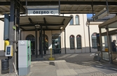 Entré till väntsal på Örebro Centralstation, Östra Bangatan 1, 2016-05-25