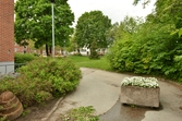 Bakgård med blommor vid Rickardsbergsgatan, 2016-05-24