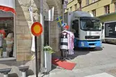 Varubil och klädaffär på Köpmangatan 20, 2016-06-22