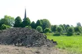 Schaktmassor och Hovsta kyrka. Kyrkvägen 2, 2016-06-03