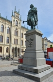 Engelbrektsstatyn på Stortorgets övre del, 2016-06-22